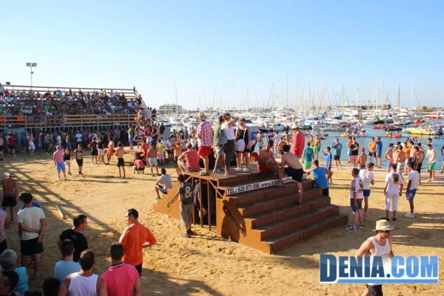 Fiestas de Déniasábado 6 de julio bous a la mar 5