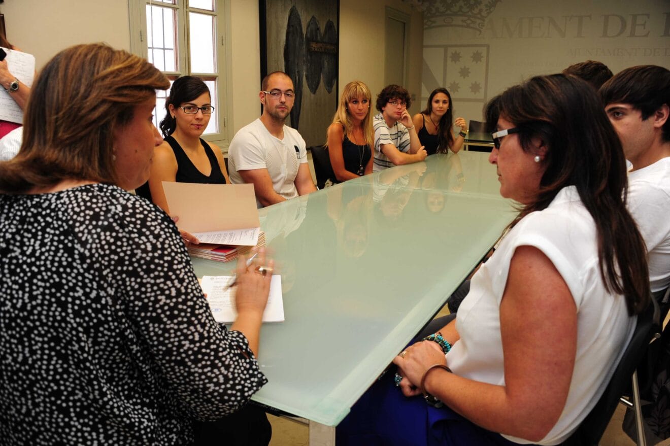 Firma_decretos_adjudicacion_becas_formacion ayuntamiento de Dénia becados verano 2013