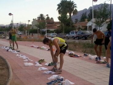 Transición salida del mar de los triatletas.