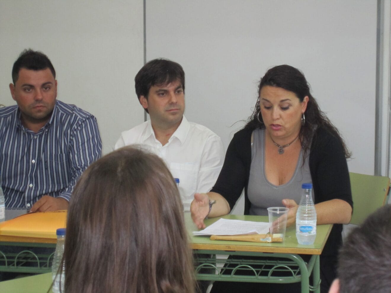 Isabel Gallergo en la Mesa redonda celebrada por la UNED Dénia para concejales de Juventud de la Marina Alta.