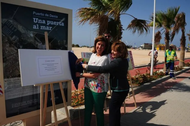 La Alcaldesa de Dénia Ana Kringe junto con la Consellera de Infraestructura Isabel Bonig en la inauguración del Paseo del Mollet de España II