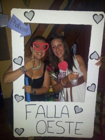 La Fallera Mayor del Oeste 2014 y la hermana del presidente en la fiesta del primer premio de carrozas