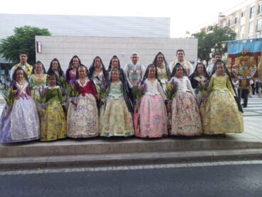 La Junta Local Fallera de Dénia participó en la ofrenda de flores de San Vicente del Raspeig