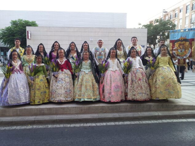 La Junta Local Fallera de Dénia participó en la ofrenda de flores de San Vicente del Raspeig