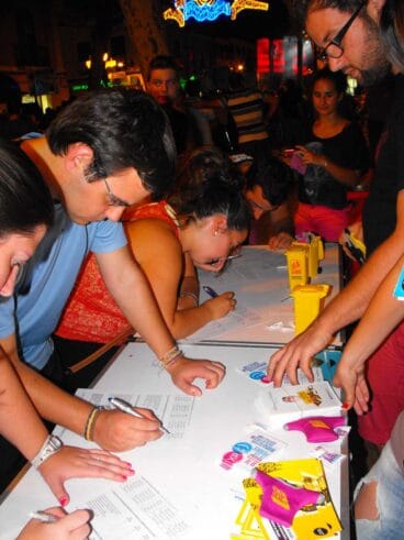 La ONG Controla Club informa a los jóvenes de Dénia