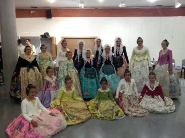 Las Falleras Mayores de Dénia con las máximas representantes de la fiesta de San Vicente del Raspeig 01
