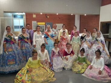 Las Falleras Mayores de Dénia con las máximas representantes de la fiesta de San Vicente del Raspeig 02