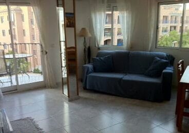 Piso céntrico de 4 habitaciones amueblado y aire acondicionado