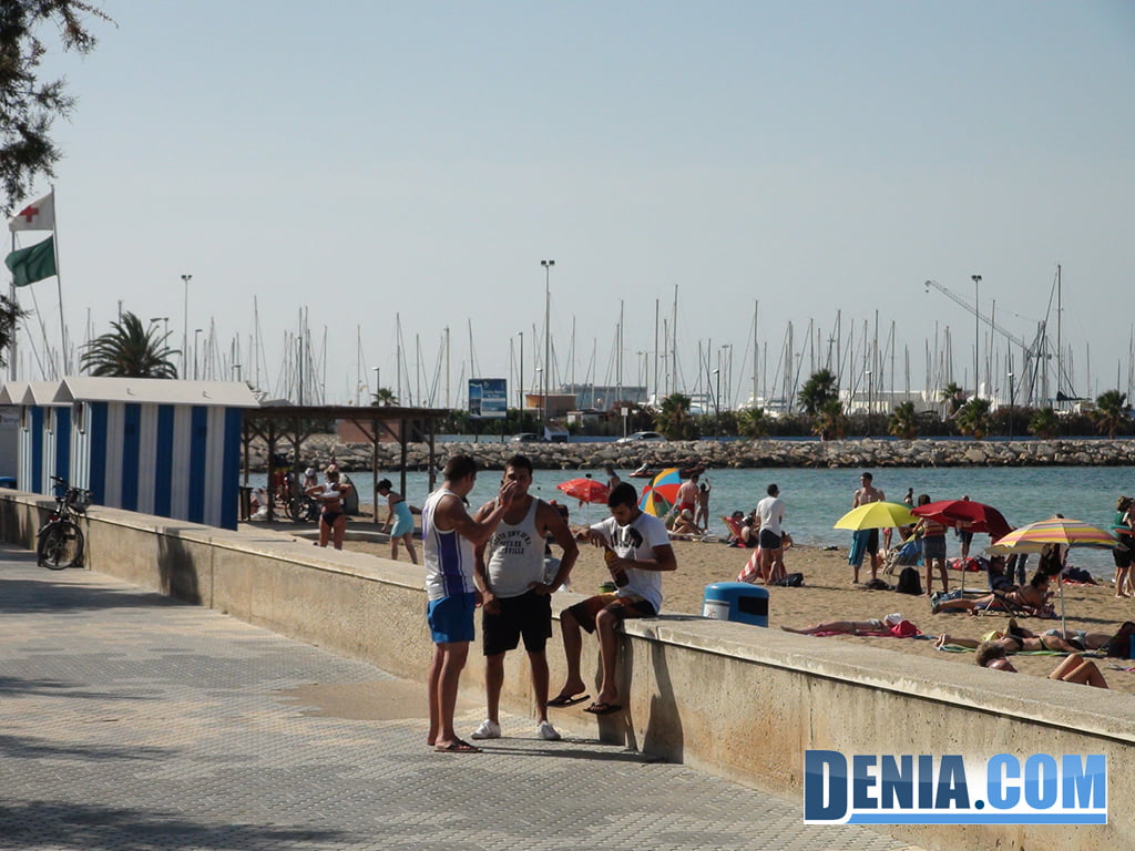 Playa de la Marineta Cassiana, Dénia mes de julio, verano 2013 paseo marítimo