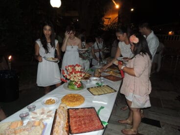 Representantes de la corte de honor de la FFMM de Dénia en la fiesta ibicenca