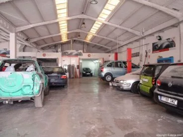 Talleres Salvá, taller mecánico, chapa y especializado en pintura para coches Dénia