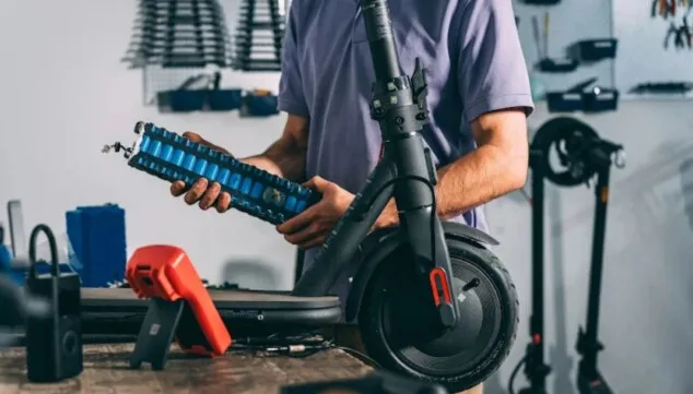 Cyber Arena 3 patinetes electricos de diferentes fabricantes