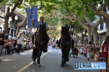 Desfile de gala de Moros y Cristianos Dénia 2013 – caballos frisones