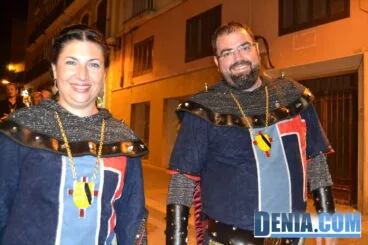 Moros y Cristianos Dénia – Entraeta festera – Capitán y abanderada cristianos