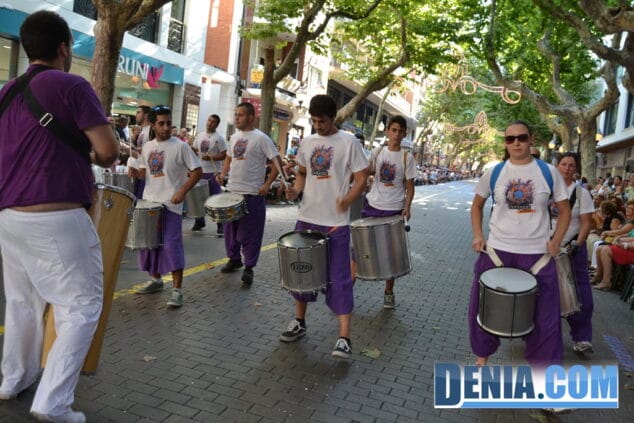 02 Desfile de gala de Moros y Cristianos Dénia 2013 Batukada Bunpada