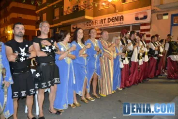 Escuadra de festeros en la recepción de la capitanía mora en Dénia