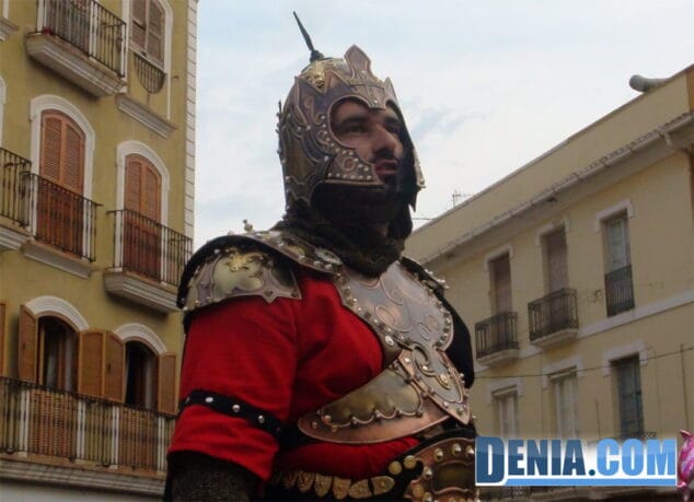 05 Batalla de moros y cristianos en Dénia Tomás Chiner embajador cristiano