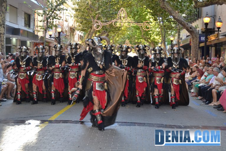 Desfile de gala de Moros y Cristianos Dénia 2013 - Filà Hospitalaris