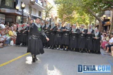 Desfile de gala de Moros y Cristianos Dénia 2013 – Filà Cavallers del Me’n Fot