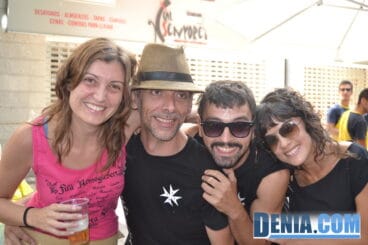 Festeras de la Filà Almogàvers en el concurso de paellas de Sant Roc