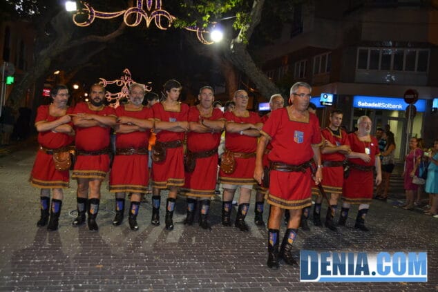 La entraeta festera completa el segundo día de fiestas de Moros y Cristianos de Dénia 19 19 Moros y Cristianos Dénia Entraeta festera Filà Mozàrabes