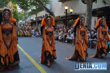 Desfile de gala de Moros y Cristianos Dénia 2013 – Filà Almoràvides