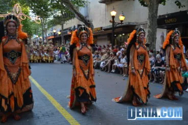 Desfile de gala de Moros y Cristianos Dénia 2013 – Filà Almoràvides