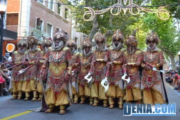 Desfile de gala de Moros y Cristianos Dénia 2013 – Filà Almoràvides
