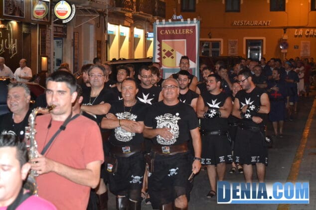 24 Entraeta festera en Dénia por la Glorieta