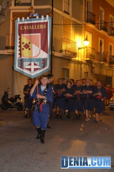 Filà Cavallers en la entraeta de la recepción cristiana