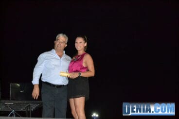 Entrega de pergaminos en la cena de asociaciones de la Mare de Déu