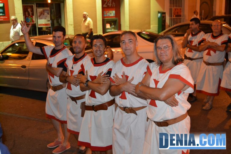 Filà Templaris en la entraeta festera de Dénia