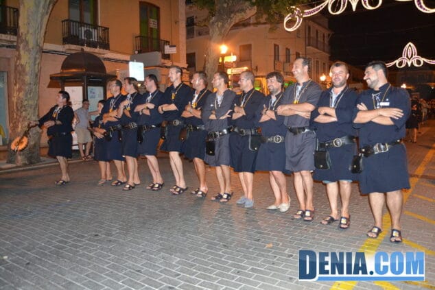 29 La Filà Deniers desfila por la Calle Marqués de Campo