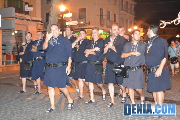 31 La Filà Deniers desfila por la Calle Marqués de Campo