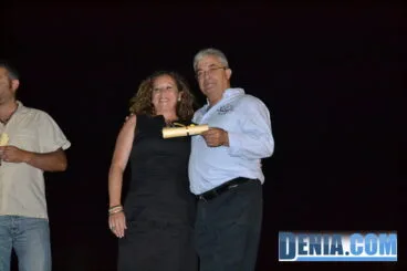 Entrega de pergaminos en la cena de asociaciones de la Mare de Déu