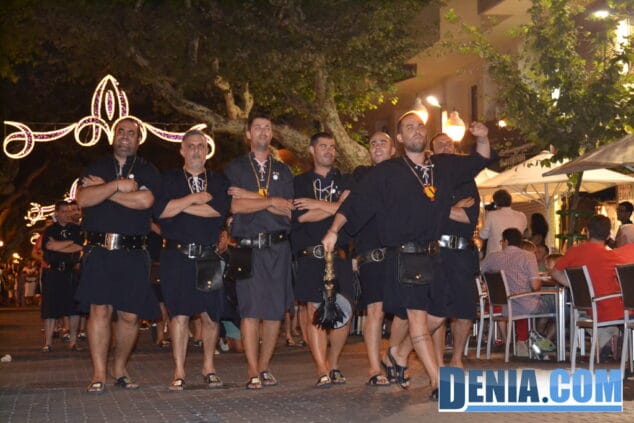 32 Filà Deniers durante la entraeta de la recepción mora en Dénia