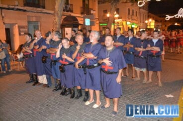 El Bando cristiano desfila por la calle Campos de Dénia