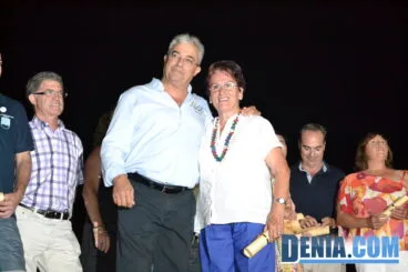 Entrega de pergaminos en la cena de asociaciones de la Mare de Déu