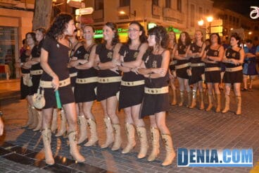 La Filà Almogàvers durante la entraeta festera de la recepción cristiana en Dénia