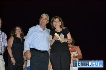 Entrega de pergaminos en la cena de asociaciones de la Mare de Déu