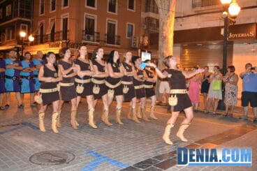 La Filà Almogàvers durante la entraeta festera de la recepción cristiana en Dénia
