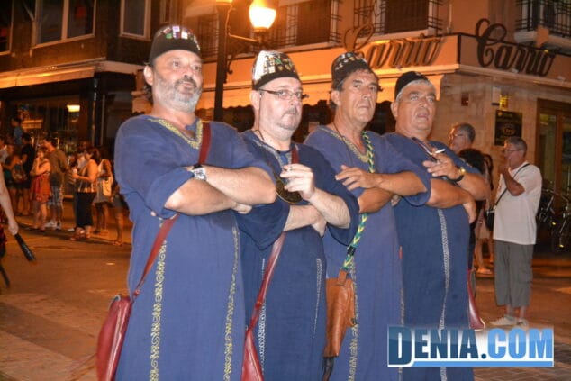 51 Filà Berebers Tuaregs en la entraeta festera de la recepción cristiana de Dënia