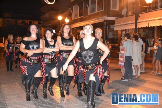 52 Filà Pitratas Berberiscas desfilando por la calle Campos