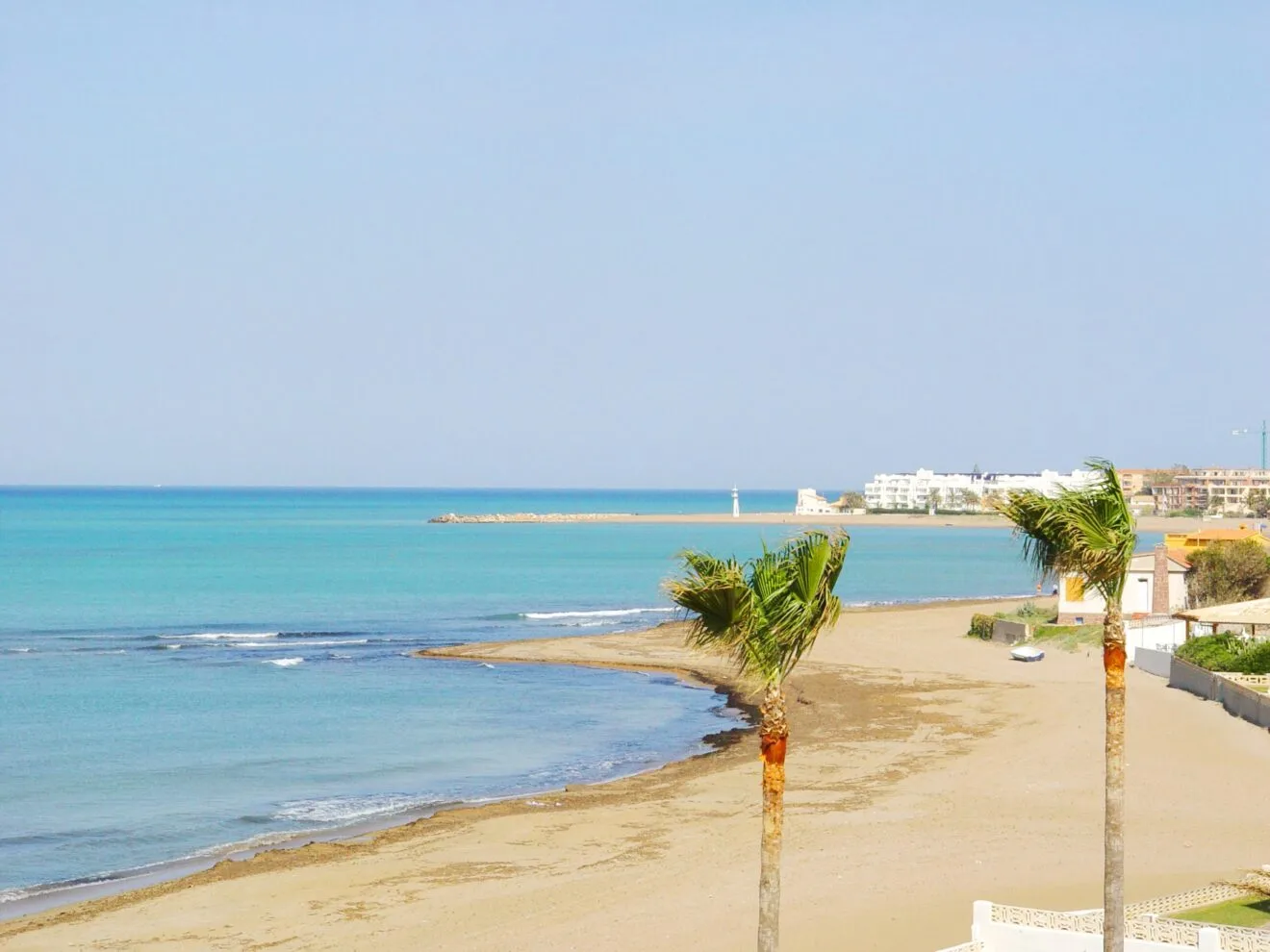 Auténtico chollo apartamento en primera línea de playa en Dénia, Las Marinas por 130.000 euros