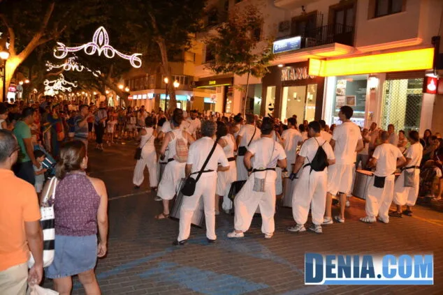 La Noche Abierta se consolida como un éxito para el comercio local dianense 1 Batukada en la Noche Abierta de De´nia