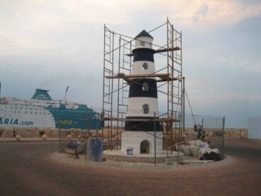 Brigada DD obras en la rotonda del final de la Marina de Dénia