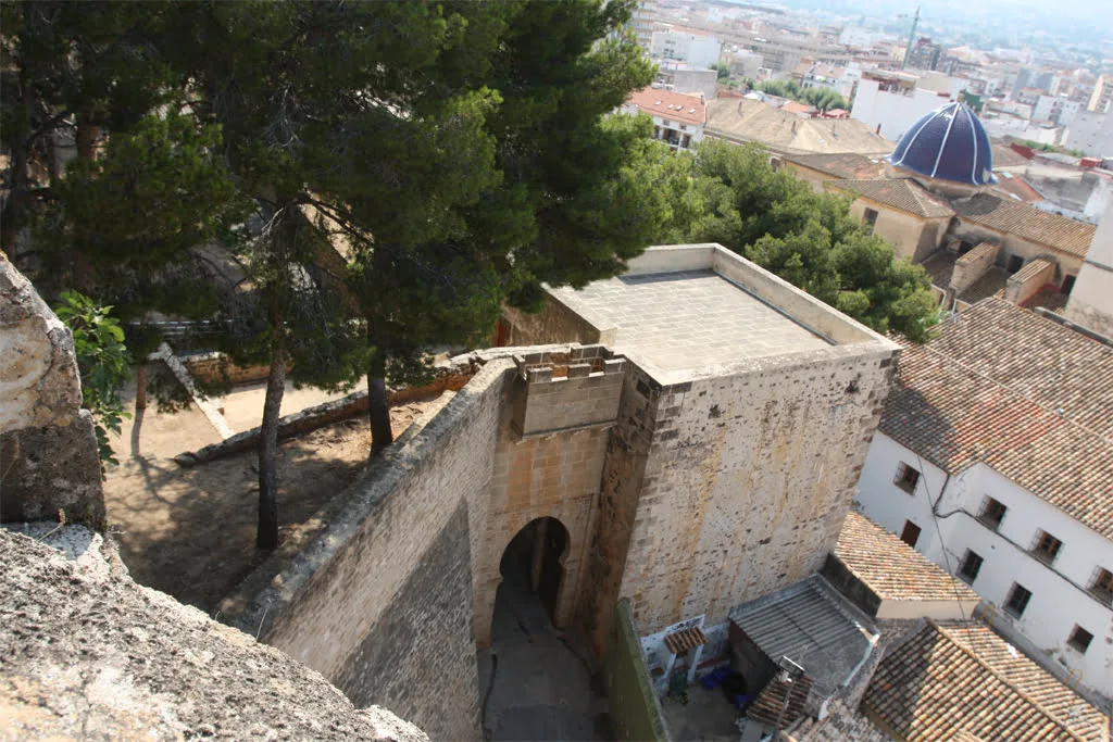 Ruta teatralizada "Historias del Castillo" 1 Entrada al Castillo de Dénia