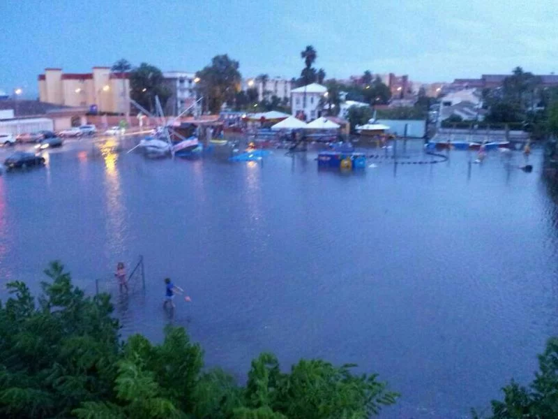 Feria de atracciones de verano de Dénia inundada