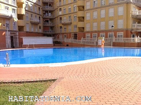 Habitat Dénia, alquiler anual Piso céntrico en urbanización con piscina y zonas ajardinadas