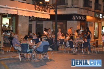 La Glorieta durante la noche abierta de Dénia